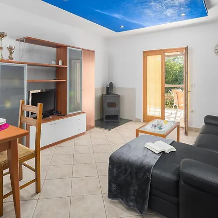 Stunning In Vabriga With Wifi Apartment *